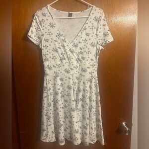 SHEIN women’s floral dress worn one time size medium